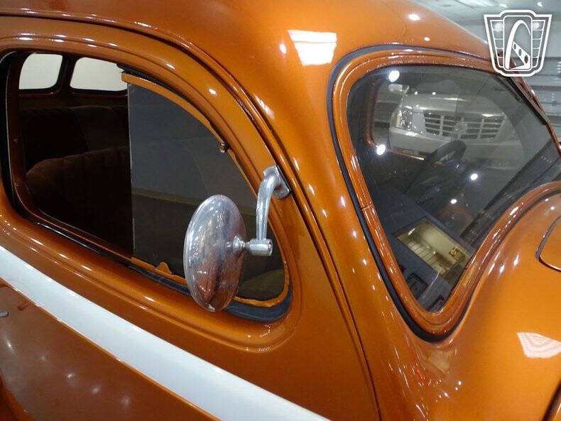 1937 Plymouth P4