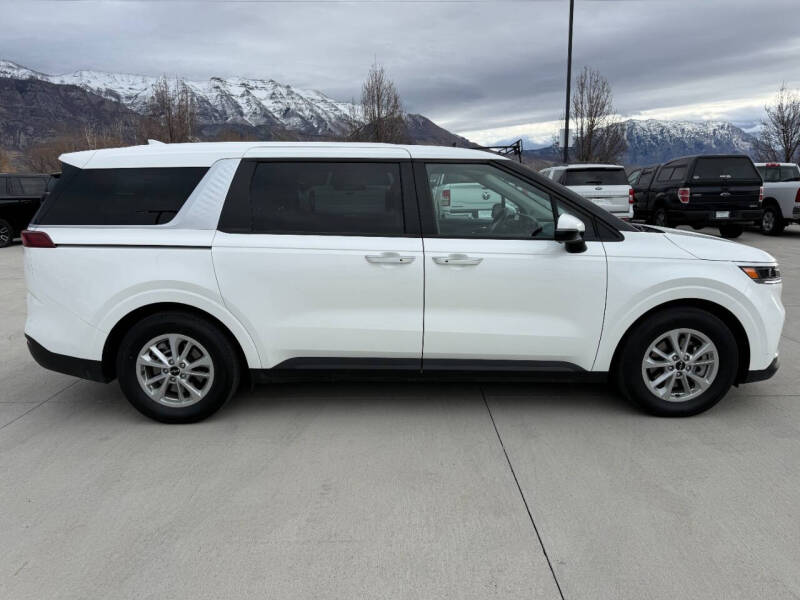 2024 Kia Carnival LX