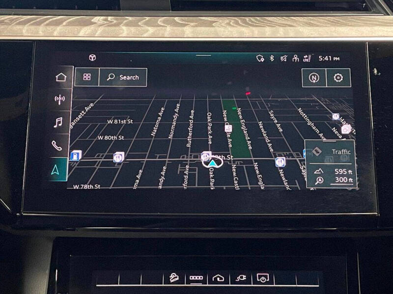 2022 Audi e-tron quattro Premium