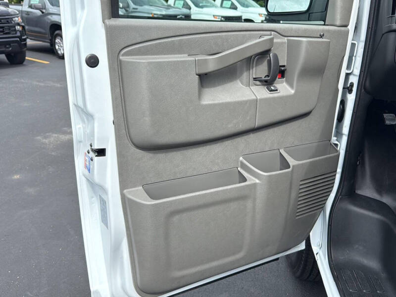 2025 Chevrolet Express 2500