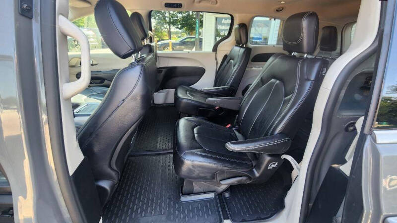 2022 Chrysler Pacifica Touring L