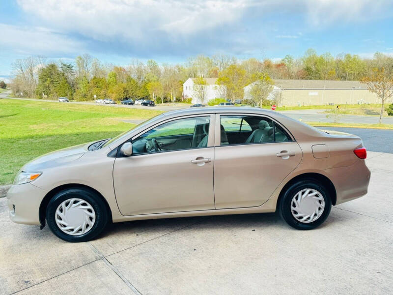 2010 Toyota Corolla LE photo 4