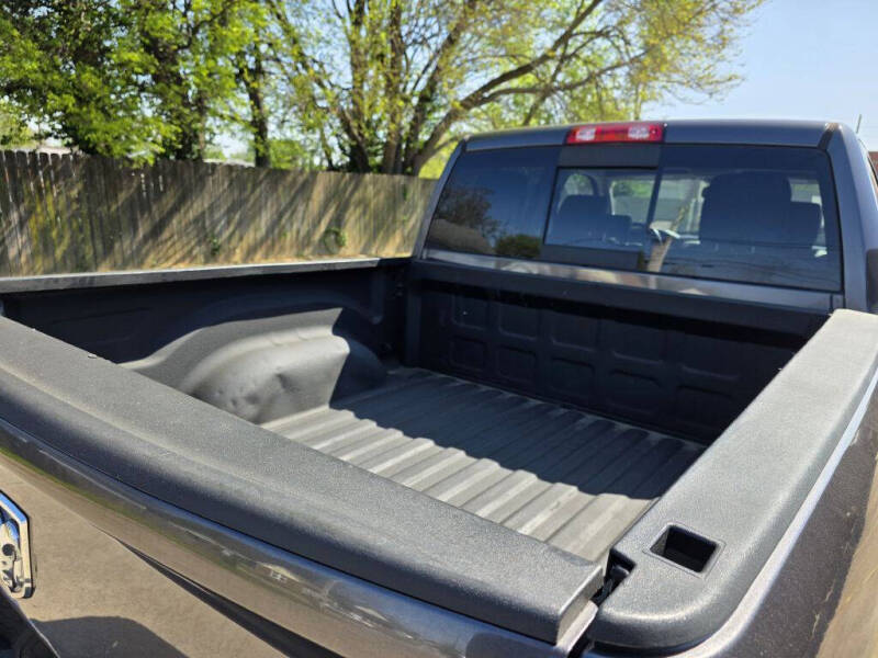 2017 RAM 1500 SLT