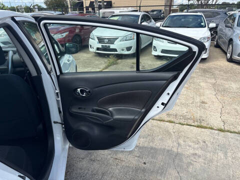 2019 Nissan Versa SV