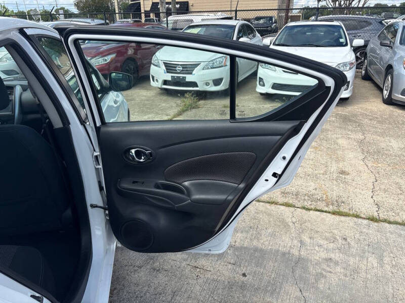 2019 Nissan Versa SV