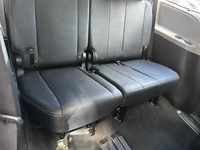 2017 Toyota Sienna SE Premium 8-Passenger