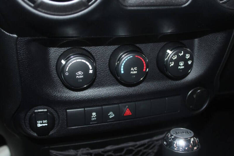 2017 Jeep Wrangler Willys Wheeler