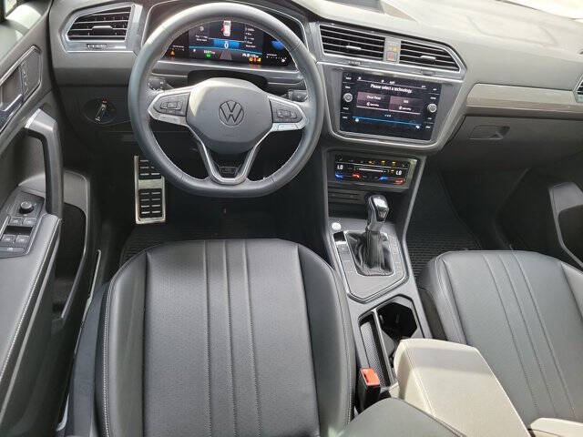 2023 Volkswagen Tiguan SE R-Line Black