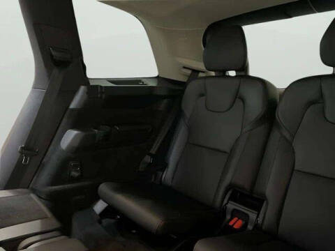 2025 Volvo XC90 B5 Core Bright Theme