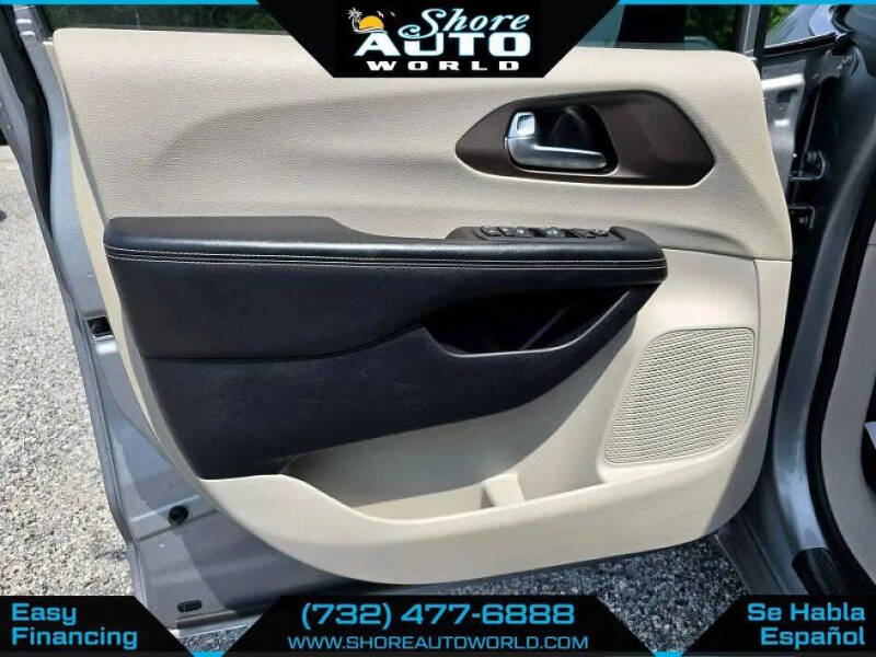 2020 Chrysler Voyager LXi