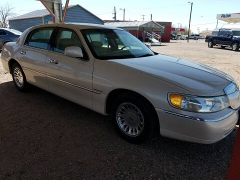 2002 Lincoln Town Car for sale at QUALITY MOTOR COMPANY in Portales NM