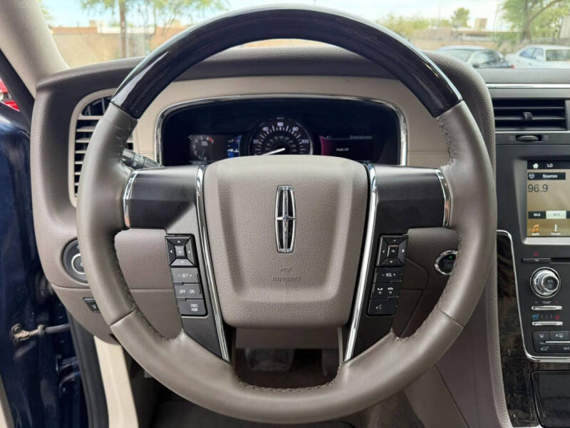 2017 Lincoln Navigator Select