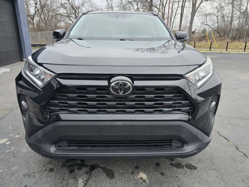 2019 Toyota RAV4 XLE photo 7