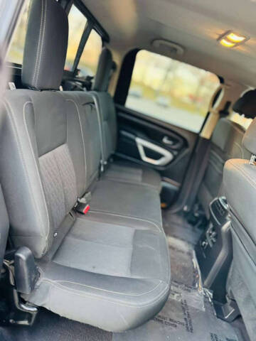 2017 Nissan Titan SV