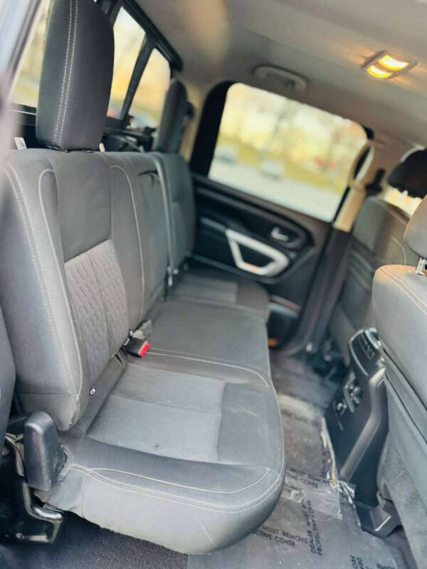 2017 Nissan Titan SV