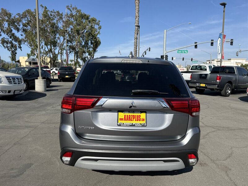 2020 Mitsubishi Outlander SE