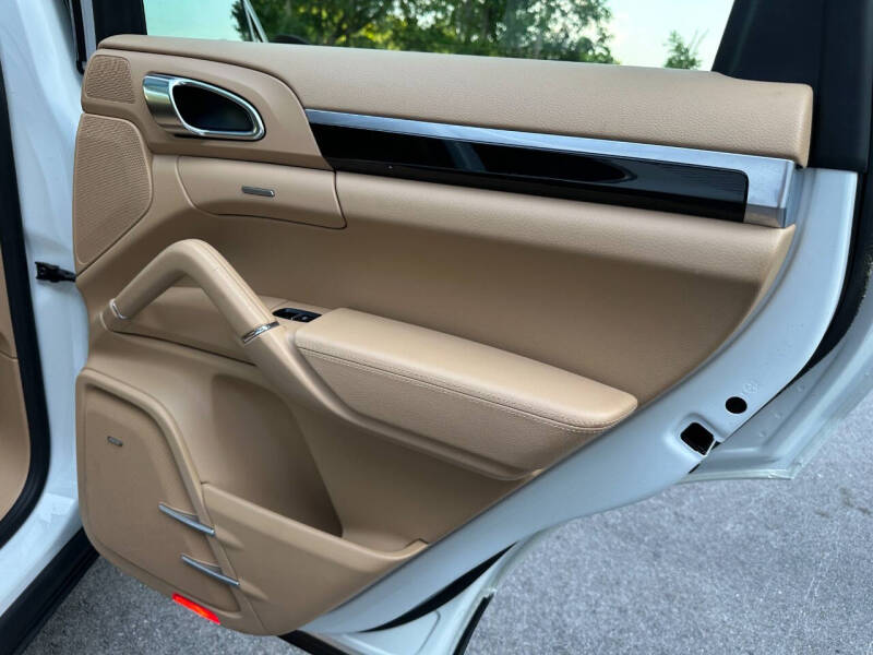 2014 Porsche Cayenne Platinum