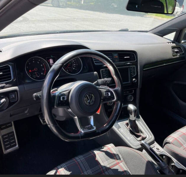 2017 Volkswagen Golf GTI S