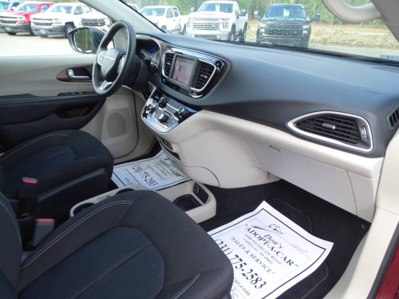 2023 Chrysler Voyager LX