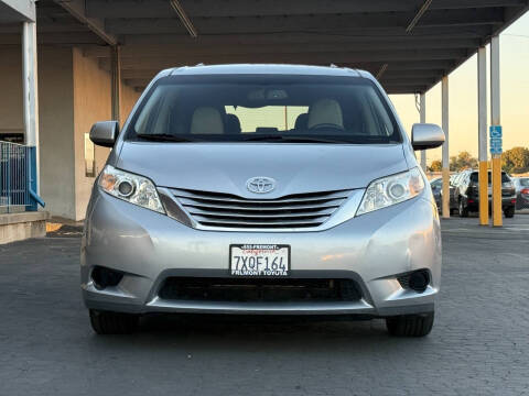 2015 Toyota Sienna LE 8-Passenger