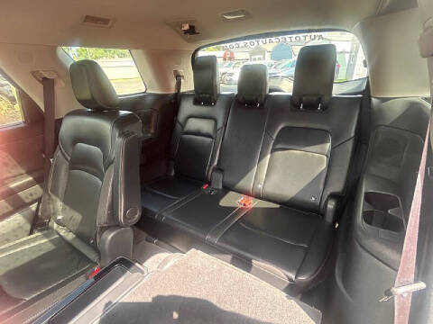 2023 Nissan Pathfinder SL