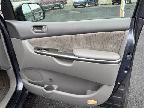 2009 Toyota Sienna LE 7-Passenger