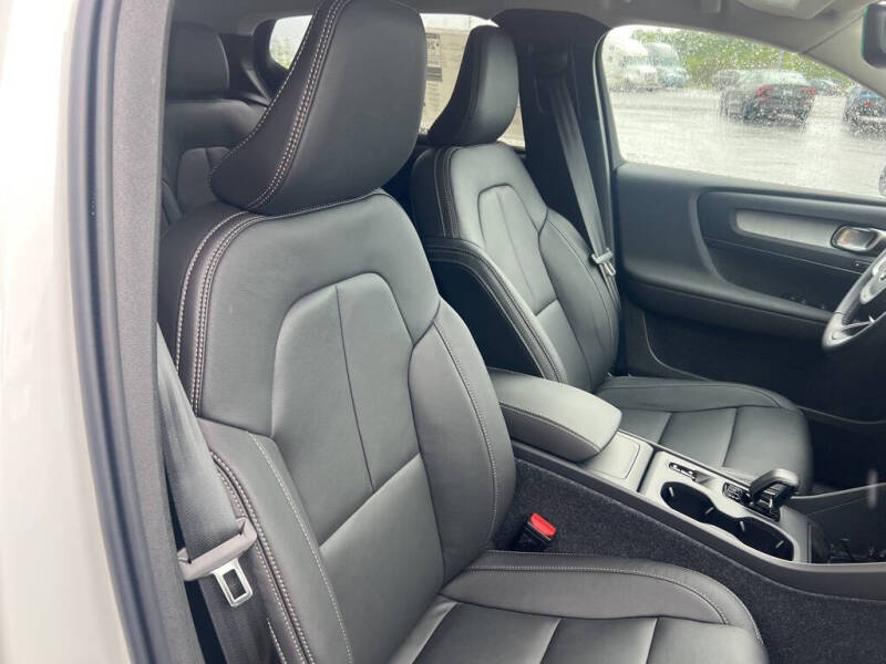 2026 Volvo XC40 B5 Core