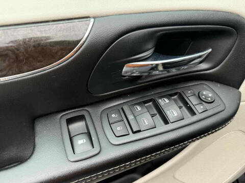 2016 Chrysler Town and Country Touring-L