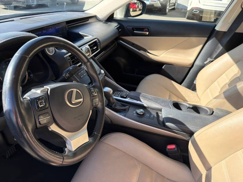 2017 Lexus IS 200t
