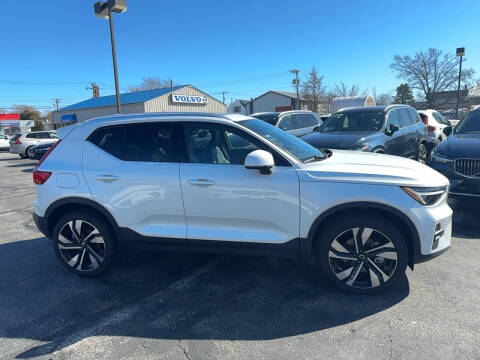 2025 Volvo XC40 B5 Plus Bright Theme