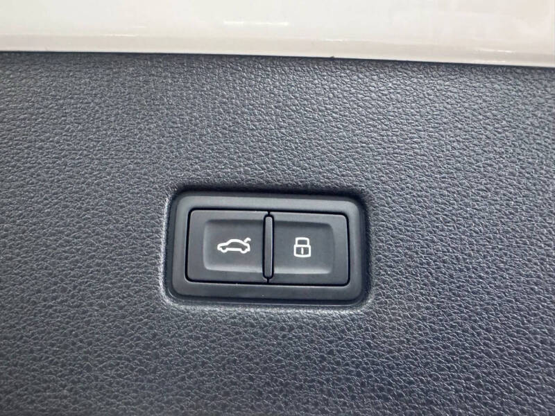 2019 Audi Q8 quattro Premium 55 TFSI