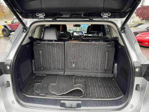 2022 Toyota Highlander Hybrid Platinum