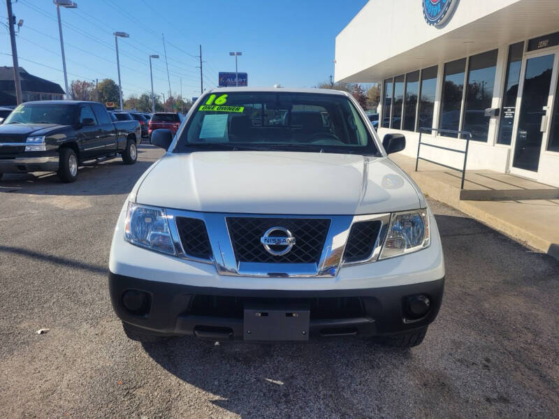 2016 Nissan Frontier SV photo 2