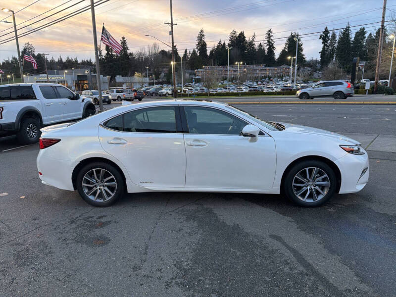 2017 Lexus ES 300h