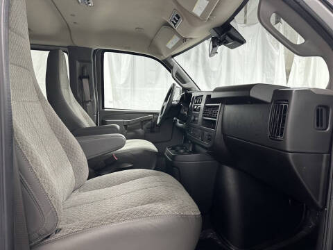 2025 Chevrolet Express LT 3500