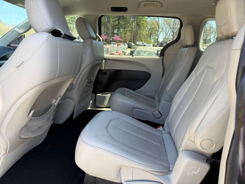 2017 Chrysler Pacifica Touring-L