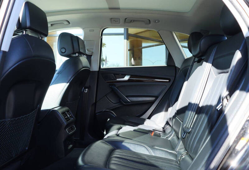 2020 Audi Q5 quattro Titanium Premium 45 TFSI