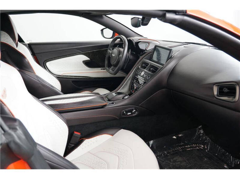 2022 Aston Martin DBS Superleggera