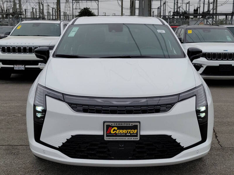 2027 Chrysler Pacifica Select