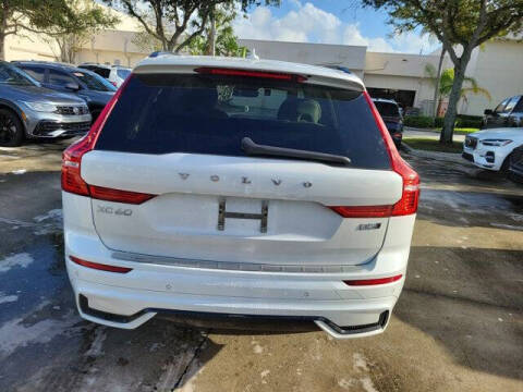 2024 Volvo XC60 B5 Core Dark Theme