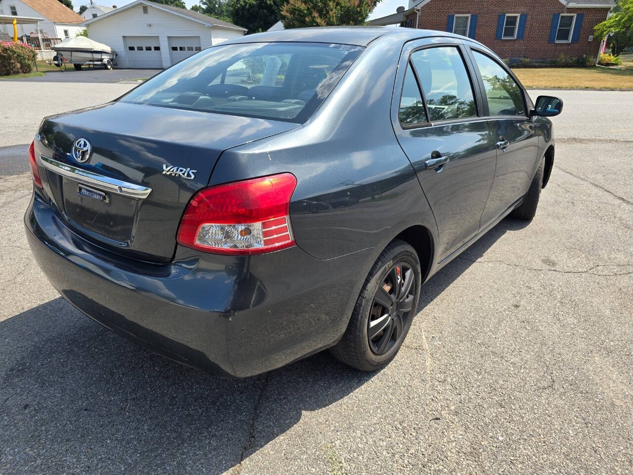 2007 Toyota Yaris for sale at QUEENSGATE AUTO SALES in York, PA