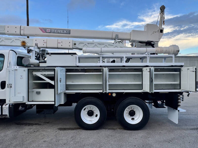 2017 Freightliner M2 106