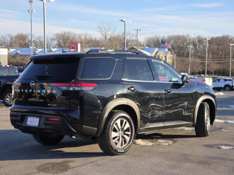 2022 Nissan Pathfinder SV