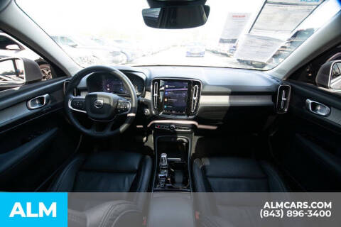 2023 Volvo XC40 B5 Plus Bright Theme