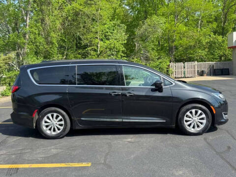 2017 Chrysler Pacifica Touring-L