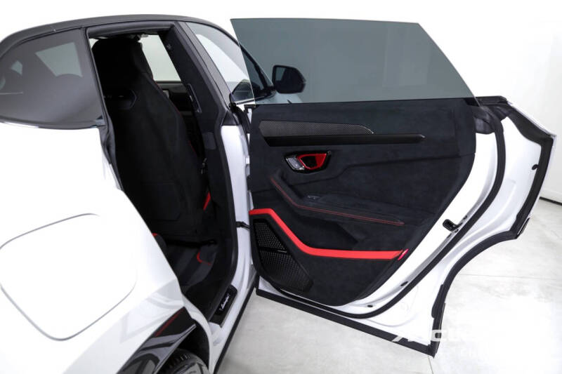 2023 Lamborghini Urus S