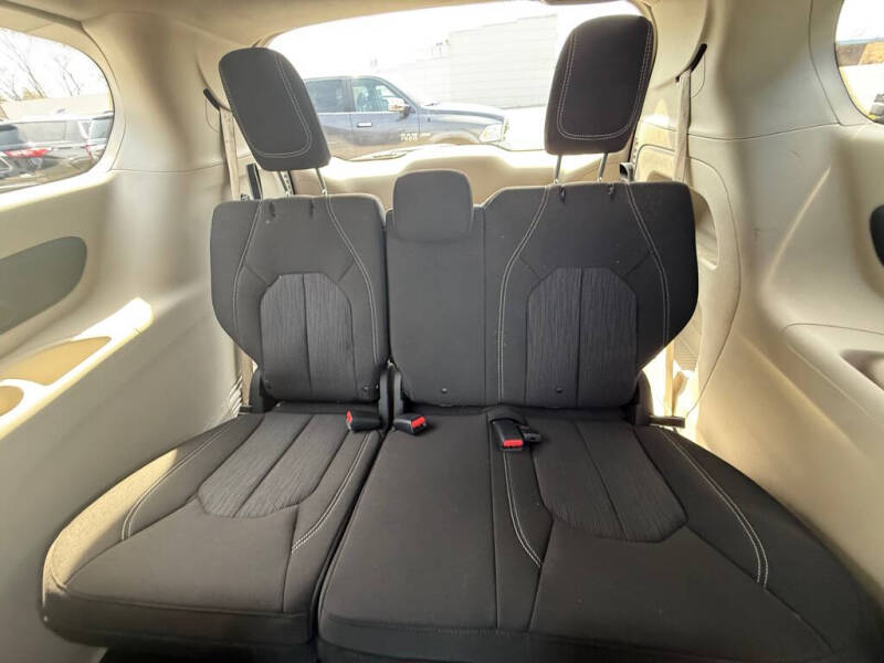 2021 Chrysler Voyager LX