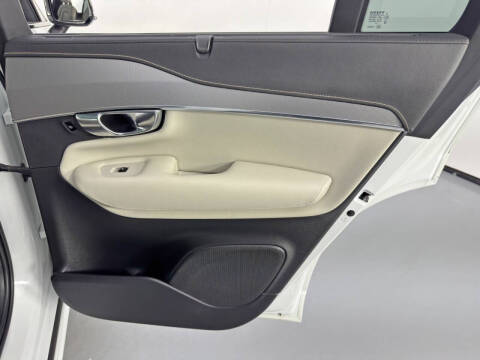 2022 Volvo XC90 Recharge T8 R-Design