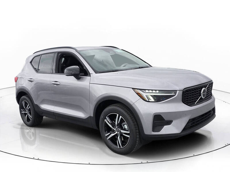2026 Volvo XC40 B5 Core
