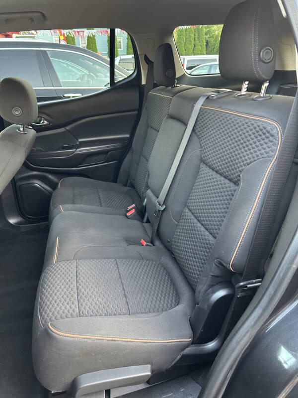 2017 GMC Acadia SLE-2